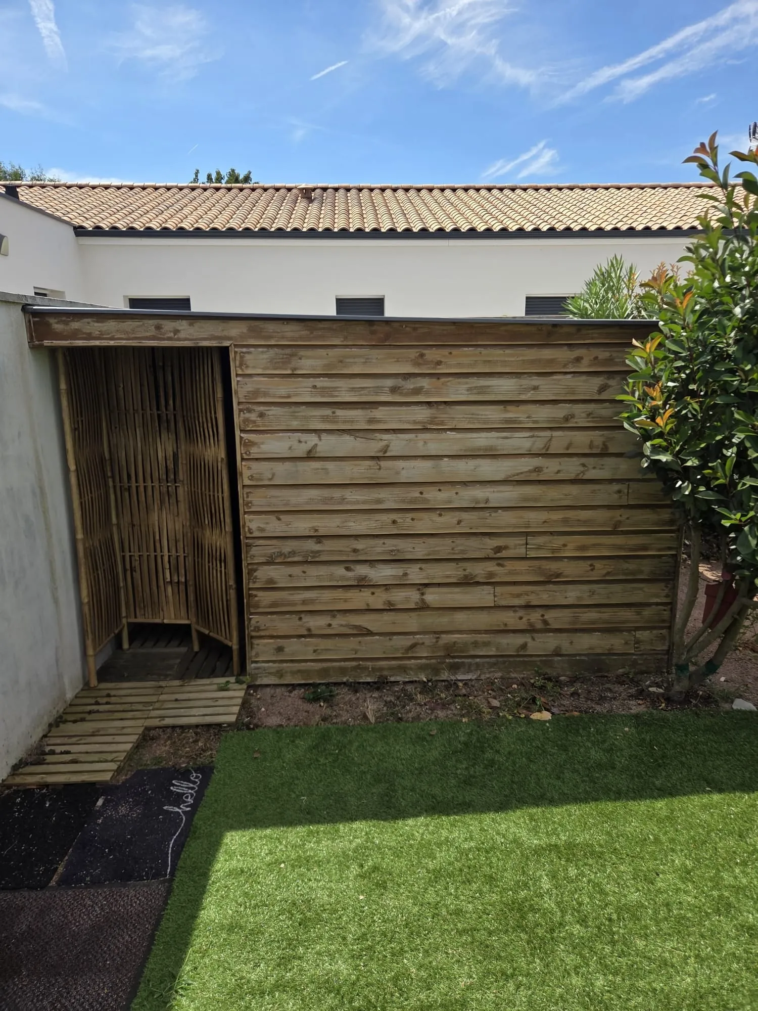 Abri de jardin pendant les travaux, avant la teinte